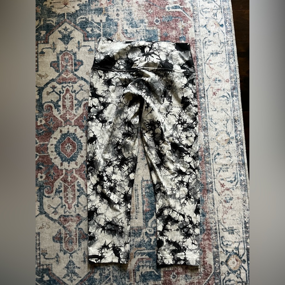 Lululemon wunder under under high rise crop 21” full on luxtreme dual shibori - Picture 5 of 9